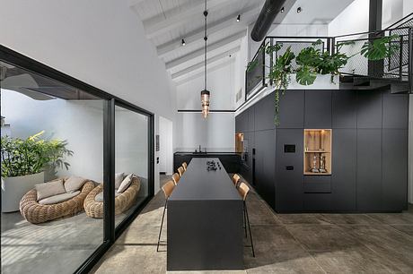 The Perfect Balance: Shpigel Architects Fuses Sentimental and Classic Elements - 7
