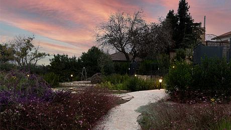 Gordonia Private Hotel by Ran & Morris Creative Partnership - 8