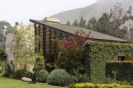 House GS: Vicca Verde Crafts Stylish Contemporary Refuge in Peruvian Nature - 9