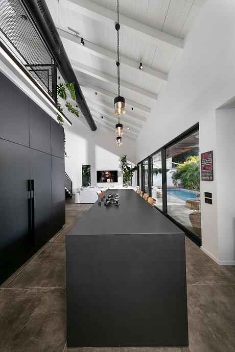 The Perfect Balance: Shpigel Architects Fuses Sentimental and Classic Elements - 9