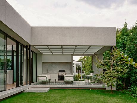 Fairfield Courtyard House Transforms 19th-Century Residence into Modern Haven - 10