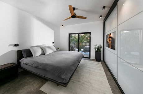 The Perfect Balance: Shpigel Architects Fuses Sentimental and Classic Elements - 10