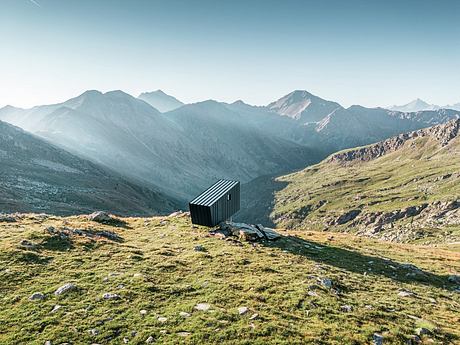 Bivacco Brédy Offers Warmth and Shelter High in the Mountains - 8