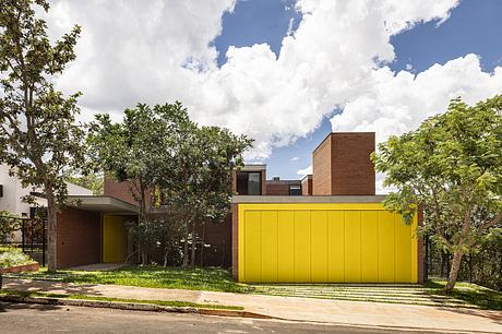 Trees House by Hersen Mendes Arquitetura - 10