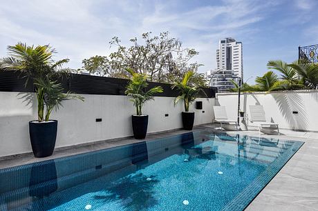 From Frame to Fabulous: A Warm, Modern Villa - 10