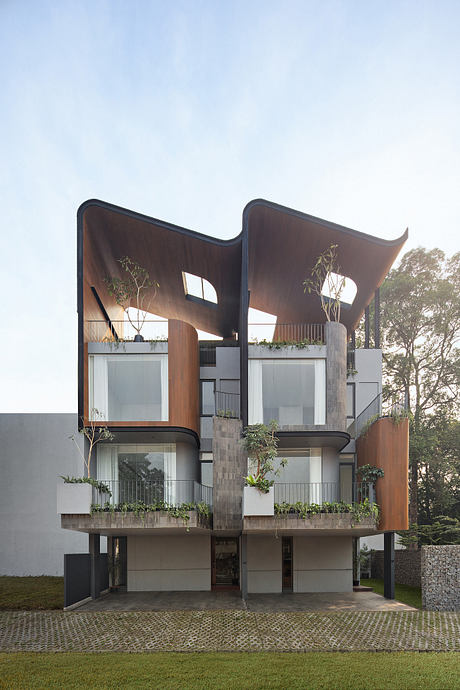 Ombak Community House Designed with Community-Focused Rooftop Spaces in Mind - 11
