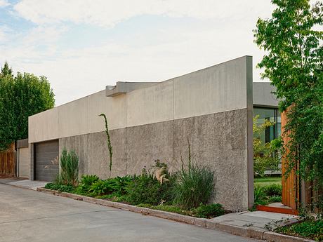 Fairfield Courtyard House Transforms 19th-Century Residence into Modern Haven - 12