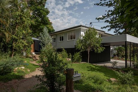 Toohey Forest House by Bones Studio - 10