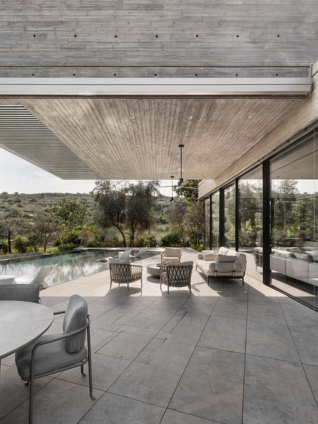 Hillside House by Dan and Hila Israelevitz Architects - 10