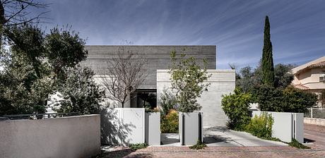 Hillside House by Dan and Hila Israelevitz Architects - 12