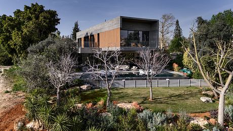 Hillside House by Dan and Hila Israelevitz Architects - 13