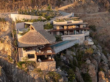 Casa Yuri by Zozaya Arquitectos - 1