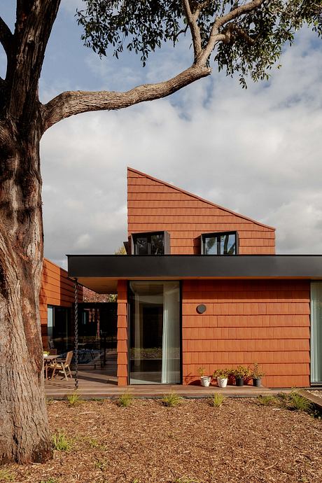 Mahogany House by R Architecture - 1