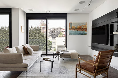 E Apartment by Maya Sheinberger - 2