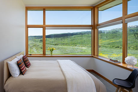 Logan Canyon Off-grid Cabin by CAST architecture - 3