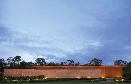 Aviator’s House by Castellari Arquitetura - 8