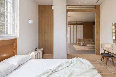 Minimalist Bauhaus by Tal Goldsmith Fish design studio - 7