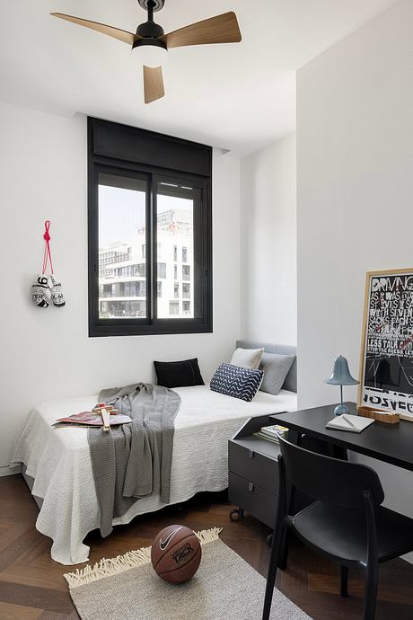 E Apartment by Maya Sheinberger - 7