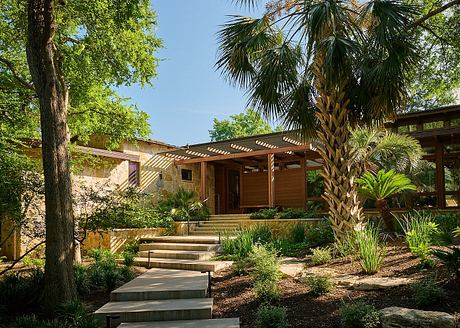 Foothill Terrace Reborn: A Sensitive Remodel in Austin’s Green Belt - 1