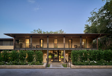 Oak Creek Court Reframes Family Life Around an Oak-Lined Creek Home - 1