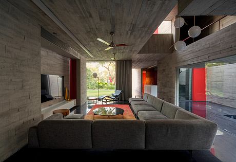 Trees Sliced Through Recasts Family Living Around Open Courtyards - 2