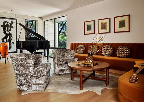 River Road Reorganizes a Ranch Home for Easy Flow and Southern Light - 5