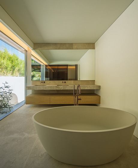 Villa 18 Balances Three Volumes for Lakeside Living - 4