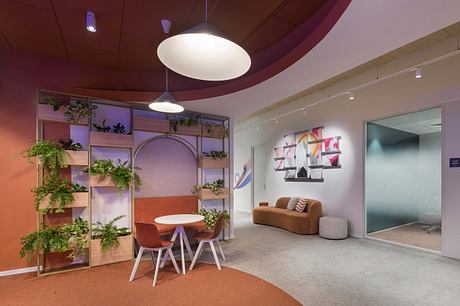 Confidential Company: Color-Driven Offices That Spark Bold Teamwork - 4