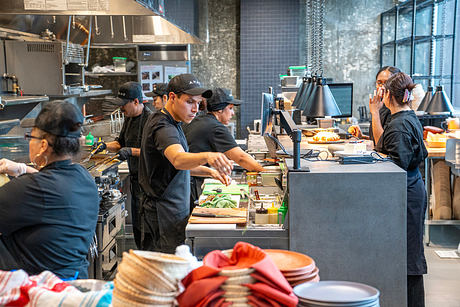 Amano Restaurant by Cushing Terrell Fuses Rural and Modern Touches - 6