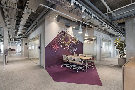 Confidential Company: Color-Driven Offices That Spark Bold Teamwork - 7