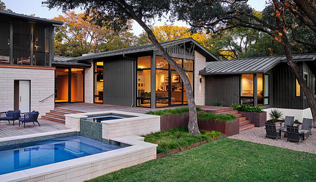 River Road Reorganizes a Ranch Home for Easy Flow and Southern Light - 9