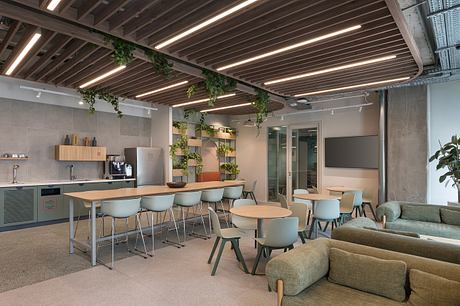 Confidential Company: Color-Driven Offices That Spark Bold Teamwork - 8