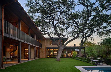 Oak Creek Court Reframes Family Life Around an Oak-Lined Creek Home - 11