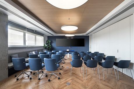 Confidential Company: Color-Driven Offices That Spark Bold Teamwork - 10