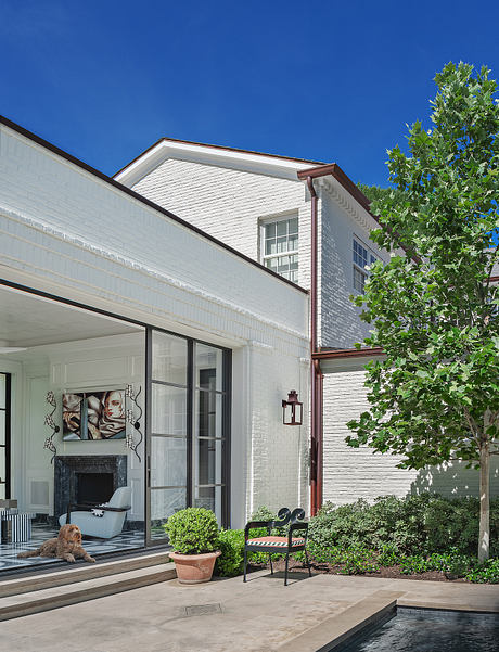 Pemberton Heights Pool House: Marble, Brass, And A Lively Party Mood - 9