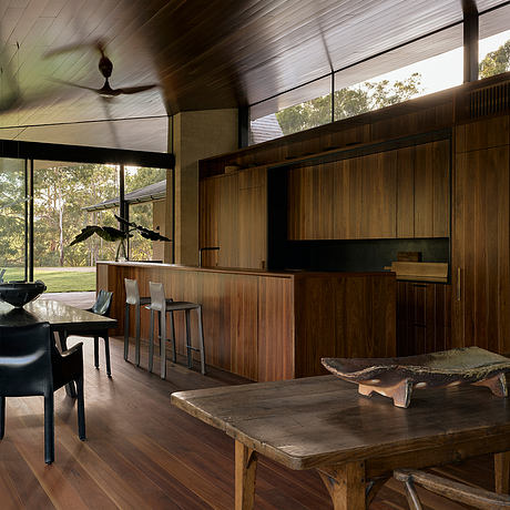 Howqua River Lodge: Off-Grid Warmth Shaped by the Alpine Valley Air - 3