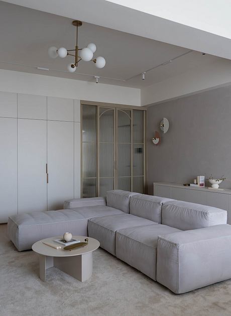 Fairy tale: Warm Minimalism for a Bucharest Work-From-Home Apartment - 4