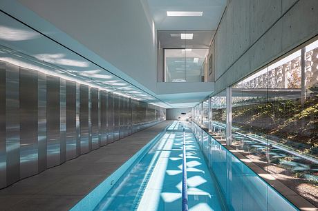 Floating Roof House Extends a 76-Meter Screen Toward Calm Gardens - 5