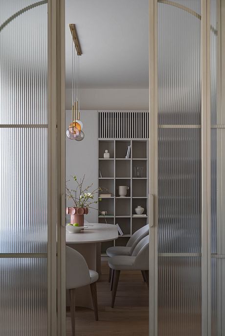 Fairy tale: Warm Minimalism for a Bucharest Work-From-Home Apartment - 6