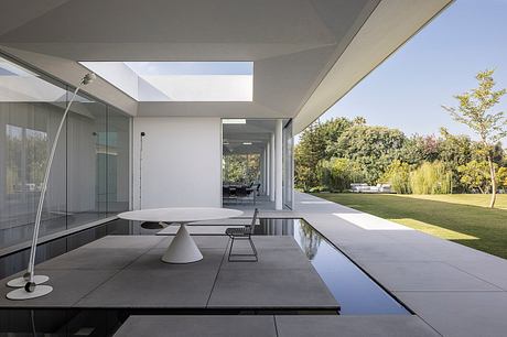 Floating Roof House Extends a 76-Meter Screen Toward Calm Gardens - 6