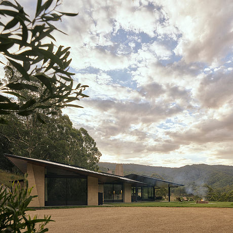 Howqua River Lodge: Off-Grid Warmth Shaped by the Alpine Valley Air - 7