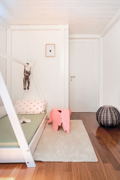 ZaraUno Reimagines a Genoa Seafront Apartment - 8