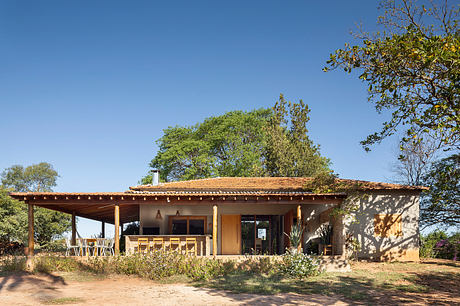 EL House Itajobi Finds Calm in Slate, Brick, and Sunlit Greens Beyond - 1