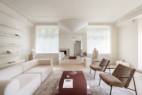 Marsala Showroom: Residential Warmth Shapes a Kyiv Footwear Boutique - 1