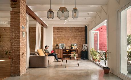 Philosopher’s House: Adaptive Reuse Revives a Valencia Townhouse Home - 1