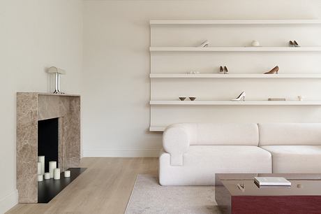 Marsala Showroom: Residential Warmth Shapes a Kyiv Footwear Boutique - 3