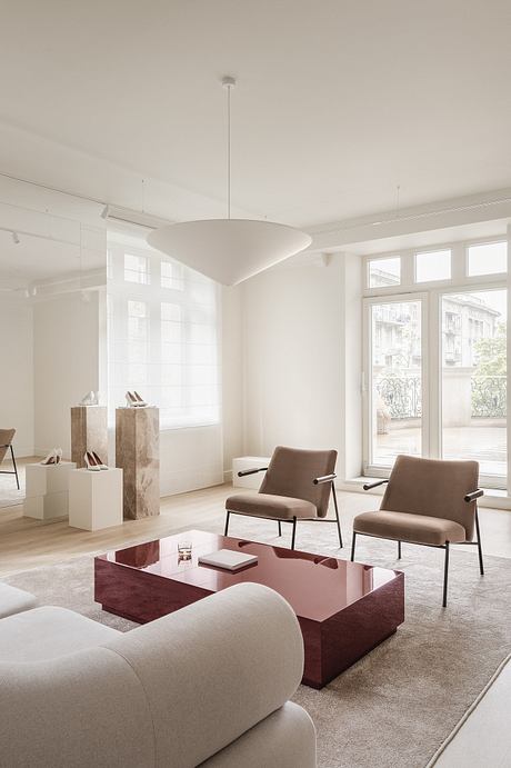 Marsala Showroom: Residential Warmth Shapes a Kyiv Footwear Boutique - 5