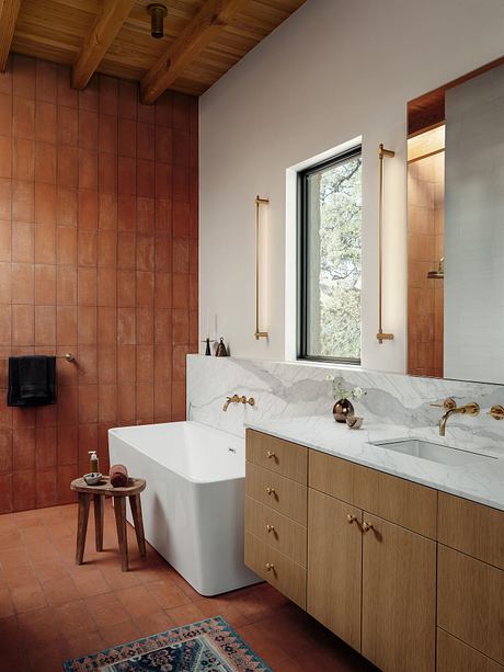 Courtyard + Connector Residence: Porch-To-Pool Living in Austin, Texas - 7