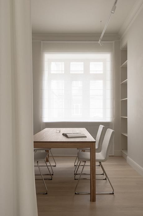 Marsala Showroom: Residential Warmth Shapes a Kyiv Footwear Boutique - 7