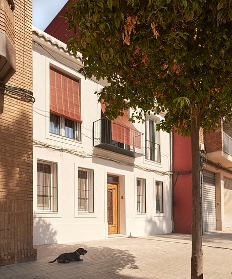Philosopher’s House: Adaptive Reuse Revives a Valencia Townhouse Home - 8